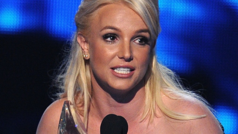 http://img2.looper.com/img/gallery/celebrities-with-weird-phobias/britney-spears-reptiles.jpg