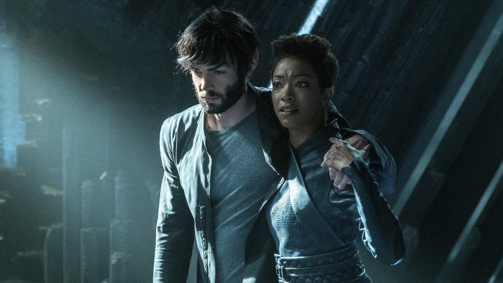 Ethan Peck and Sonequa Martin-Green in Star Trek: Discovery, Spock