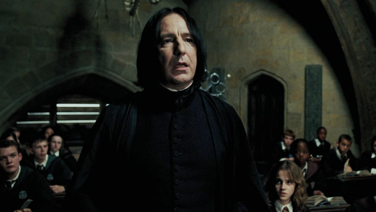 The Harry Potter Character You Didn't Notice Never Changes Their Costume