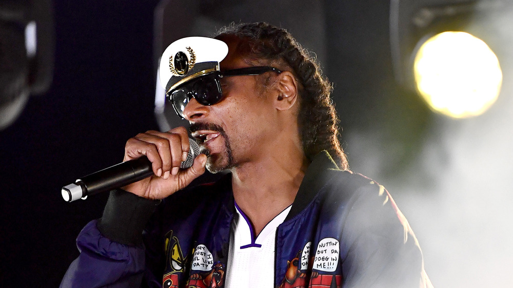 Snoop Dogg performing