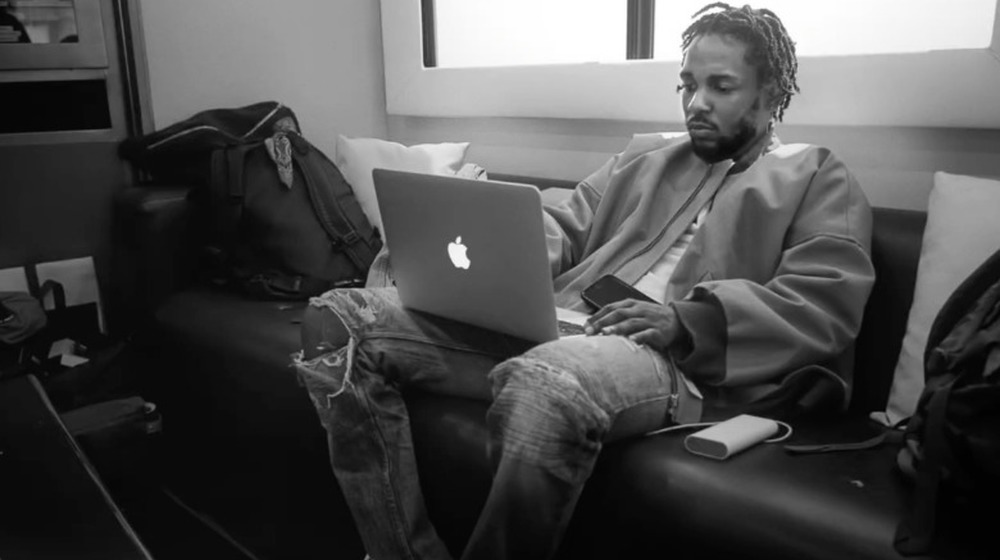 Kendrick Lamar works on a Mac