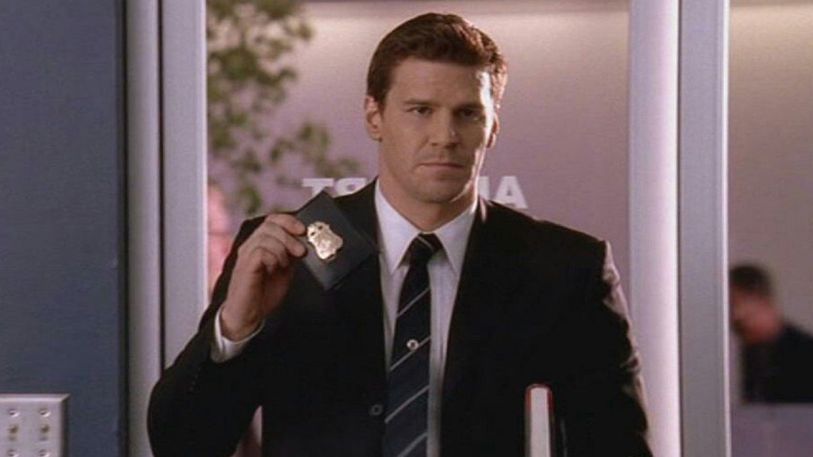 Inner toob: as seen on tv: fbi agent booth What Bones Fans Can't Stand About Agent Booth